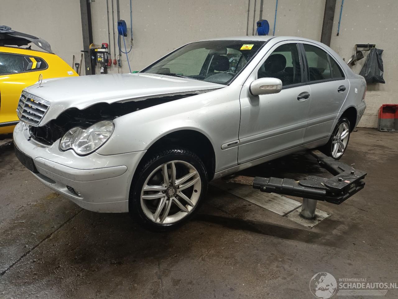 Mercedes C-klasse C (W203) Sedan 2.6 C-240 V6 18V (M112.912) [125kW]  (05-2000/02-2007)