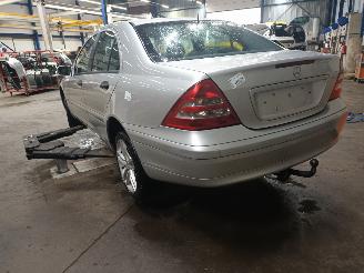Mercedes C-klasse C (W203) Sedan 2.6 C-240 V6 18V (M112.912) [125kW]  (05-2000/02-2007) picture 4