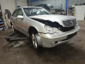 Mercedes C-klasse C (W203) Sedan 2.6 C-240 V6 18V (M112.912) [125kW]  (05-2000/02-2007) picture 2