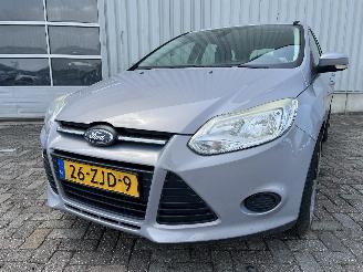 krockskadad bil auto Ford Focus Focus 3 Wagon Combi 1.6 TDCi ECOnetic (NGDB) [77kW]  (05-2012/05-2018)= 2012/11