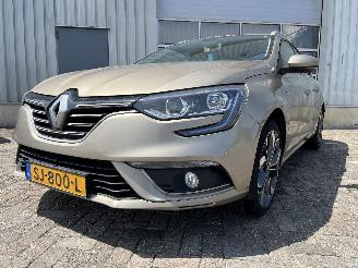 Damaged car Renault Mégane Megane IV Estate (RFBK) Combi 5-drs 1.2 Energy TCE 130 (H5F-408(H5F-F4=
)) [97kW]  (04-2016/...) 2018/4