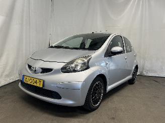 uszkodzony samochody osobowe Toyota Aygo Aygo (B10) Hatchback 1.0 12V VVT-i (1KR-FE) [50kW]  (07-2005/05-2014) 2007/12