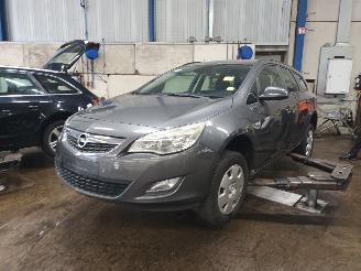 Vrakbiler auto Opel Astra Astra J Sports Tourer (PD8/PE8/PF8) Combi 1.7 CDTi 16V (A17DTR(Euro 5)=
) [81kW]  (10-2010/10-2015) 2011/1