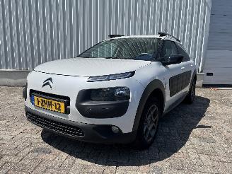 Vaurioauto  passenger cars Citroën C4 C4 Cactus (0B/0P) Hatchback 5-drs 1.2 PureTech 82 12V (EB2F(HMZ)) [60k=
W]  (09-2014/...) 2015/1