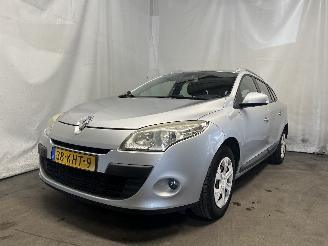 Coche accidentado Renault Mégane Megane III Grandtour (KZ) Combi 5-drs 1.6 16V (K4M-848(K4M-P8)) [74kW]=
  (05-2009/02-2016) 2009/11