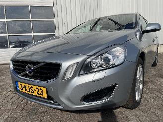 Voiture accidenté Volvo V-60 V60 I (FW/GW) Combi 2.4 D6 20V Plug-in Hybrid AWD (D82PHEV) [206kW]  (=
06-2012/12-2015) 2013/5