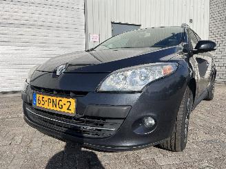 damaged passenger cars Renault Mégane Megane III Grandtour (KZ) Combi 5-drs 1.4 16V TCe 130 (H4J-700(H4J-A7)=
) [96kW]  (05-2009/02-2016) 2011/2