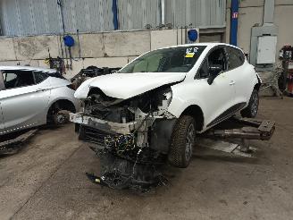 Sloopauto Renault Clio Clio IV (5R) Hatchback 5-drs 0.9 Energy TCE 90 12V (H4B-400(H4B-A4)) [=
66kW]  (11-2012/08-2021) 2014/11