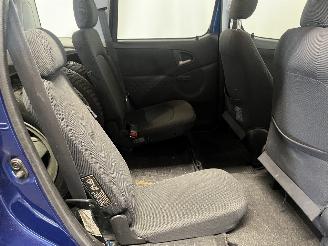 Toyota Yaris Yaris Verso (P2) MPV 1.3 16V (2NZFE) [62kW]  (11-2002/09-2005) picture 11