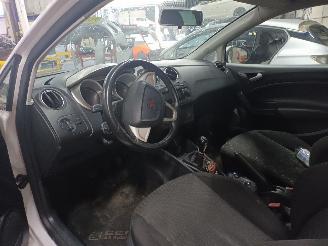 Seat Ibiza Ibiza III (6L1) Hatchback 1.4 16V 85 (BXW) [63kW]  (05-2006/05-2008) picture 5