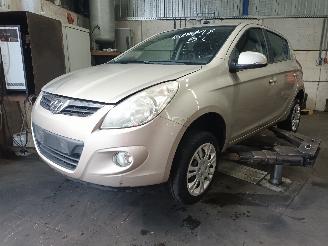 disassembly passenger cars Hyundai I-20 i20 Hatchback 1.2i 16V (G4LA) [57kW]  (09-2008/12-2012) 2011/2
