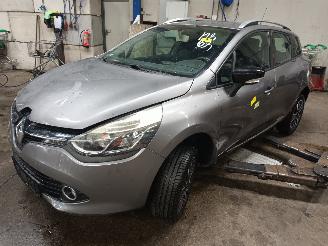 Auto da rottamare Renault Clio Clio IV Estate/Grandtour (7R) Combi 5-drs 0.9 Energy TCE 90 12V (H4B-4=
00(H4B-A4)) [66kW]  (01-2013/08-2021) 2013/6