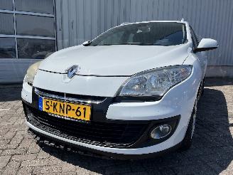 krockskadad bil auto Renault Mégane Megane III Grandtour (KZ) Combi 5-drs 1.5 dCi 110 (K9K-837(K9K-N8)) [8=
1kW]  (02-2009/04-2016) 2013/6