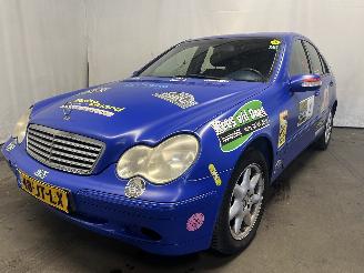 Unfallwagen Mercedes C-klasse C (W203) Sedan 2.6 C-240 V6 18V (M112.912) [125kW]  (05-2000/02-2007) 2002/8