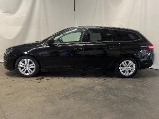 Peugeot 308 308 SW (L4/L9/LC/LJ/LR) Combi 5-drs 1.2 12V e-THP PureTech 110 (EB2DT(=
HNZ)) [81kW]  (03-2014/12-2021) picture 4