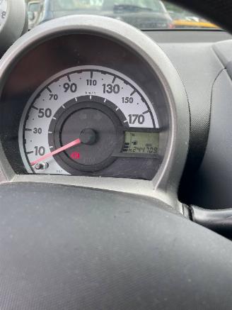 Peugeot 107 107 Hatchback 1.0 12V (384F(1KR)) [50kW]  (06-2005/05-2014) picture 2