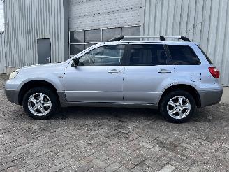 Mitsubishi Outlander Outlander (CU) SUV 2.0 16V 4x2 (4G63(16V)) [100kW]  (05-2003/10-2006) picture 4
