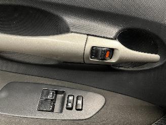 Toyota Auris Auris (E15) Hatchback 1.4 VVT-i 16V (4ZZFE) [71kW]  (03-2007/03-2009) picture 21