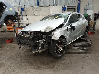 Autoverwertung Mercedes A-klasse A (W176) Hatchback 1.6 A-180 16V (M270.910) [90kW]  (09-2012/05-2018) 2012/10