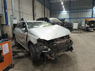 Mercedes A-klasse A (W176) Hatchback 1.6 A-180 16V (M270.910) [90kW]  (09-2012/05-2018) picture 2