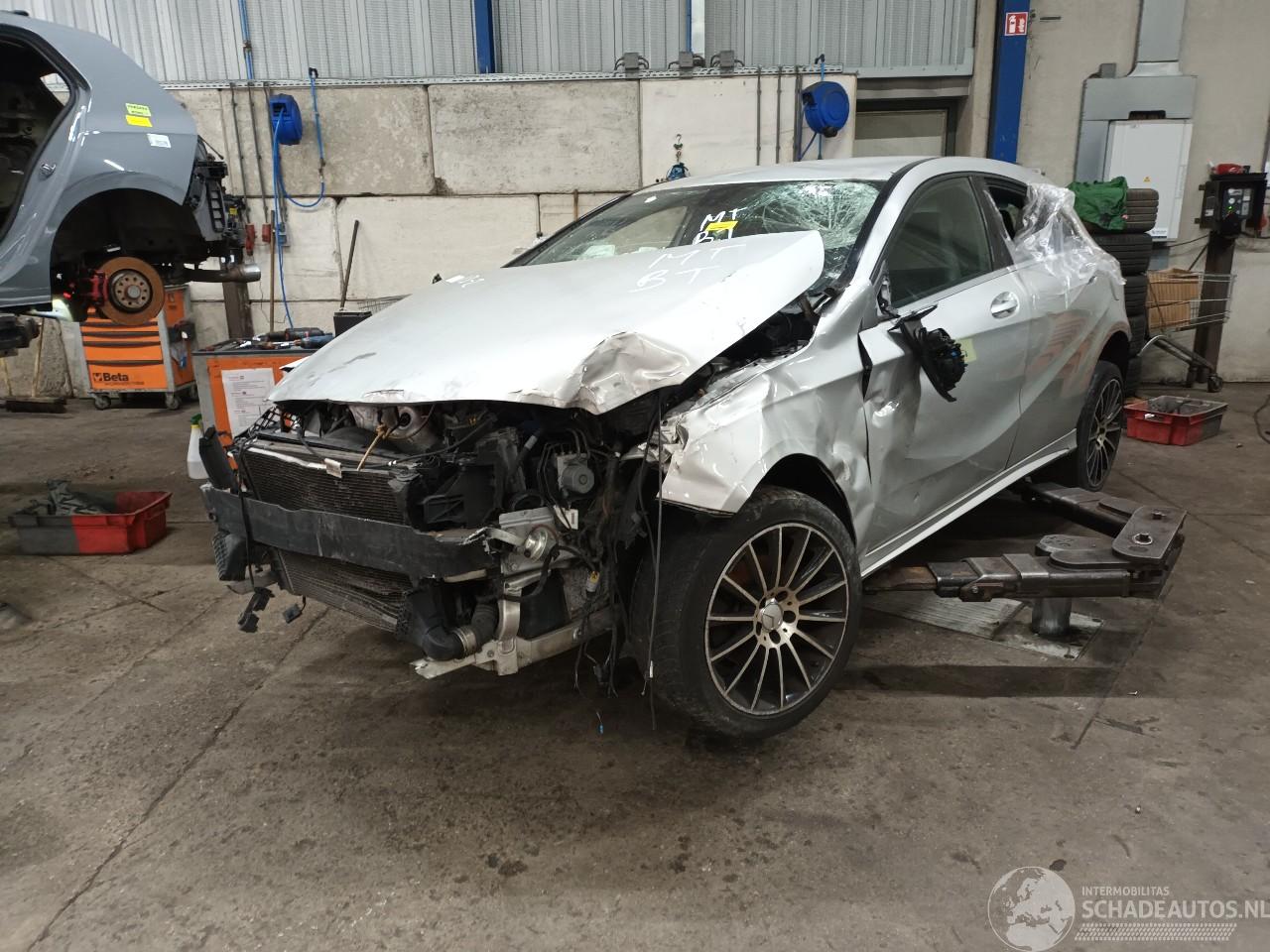 Mercedes A-klasse A (W176) Hatchback 1.6 A-180 16V (M270.910) [90kW]  (09-2012/05-2018)