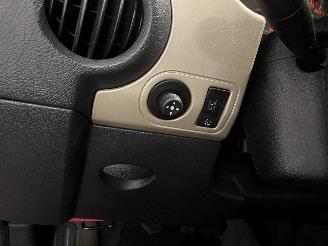 Peugeot Partner Partner Combispace MPV 1.6 16V (TU5JP4(NFU)) [80kW]  (07-2001/03-2008)= picture 23