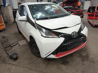 Toyota Aygo Aygo (B40) Hatchback 1.0 12V VVT-i (1KR-FE) [51kW]  (05-2014/06-2018) picture 2