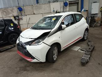demontáž osobní automobily Toyota Aygo Aygo (B40) Hatchback 1.0 12V VVT-i (1KR-FE) [51kW]  (05-2014/06-2018) 2015/1