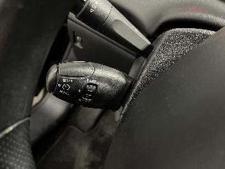 Peugeot 208 208 I (CA/CC/CK/CL) Hatchback 1.0 Vti 12V PureTech (EB0(ZMZ)) [50kW]  =
(03-2012/12-2019) picture 17
