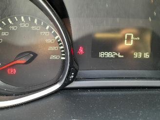 Peugeot 308 308 (L3/L8/LB/LH/LP) Hatchback 5-drs 1.2 12V VTi PureTech 82 (EB2F(HMZ=
)) [60kW]  (09-2013/06-2021) picture 2