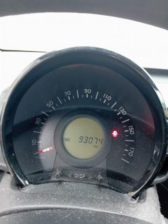 Peugeot 108 108 Hatchback 1.0 12V (1KRFE(CFB)) [51kW]  (05-2014/...) picture 2