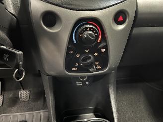 Peugeot 108 108 Hatchback 1.0 12V (1KRFE(CFB)) [51kW]  (05-2014/...) picture 20