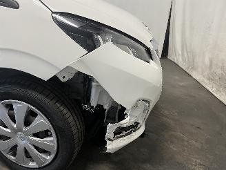 Peugeot 108 108 Hatchback 1.0 12V (1KRFE(CFB)) [51kW]  (05-2014/...) picture 8