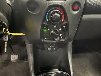 Peugeot 108 108 Hatchback 1.0 12V (1KRFE(CFB)) [51kW]  (05-2014/...) picture 20
