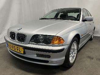 skadebil auto BMW 3-serie 3 serie (E46/4) Sedan 323i 24V (M52TU-B25(256S4)) [125kW]  (03-1998/09=
-2000) 2000/6