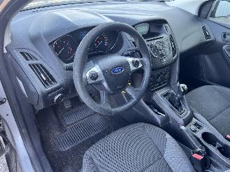 Ford Focus Focus 3 Wagon Combi 1.0 Ti-VCT EcoBoost 12V 100 (M2DA(Euro 5)) [74kW] =
 (02-2012/05-2018) picture 17
