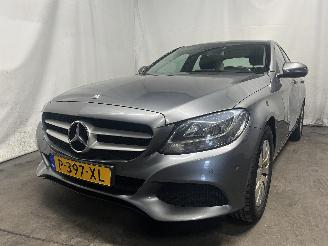krockskadad bil auto Mercedes C-klasse C (W205) Sedan C-180 1.6 CDI BlueTEC, C-180 d 16V (OM626.951(R9M)) [85=
kW]  (05-2014/05-2018) 2017/1