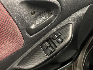 Toyota Yaris Yaris (P1) Hatchback 1.3 16V VVT-i (2SZFE) [64kW]  (04-2002/09-2005) picture 15