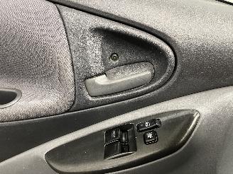 Toyota Yaris Yaris (P1) Hatchback 1.3 16V VVT-i (2NZFE) [63kW]  (08-1999/11-2005) picture 21