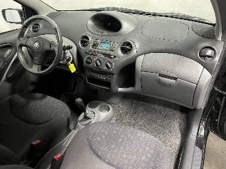 Toyota Yaris Yaris (P1) Hatchback 1.3 16V VVT-i (2SZFE) [63kW]  (08-1999/11-2005) picture 11