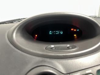 Toyota Yaris Yaris (P1) Hatchback 1.3 16V VVT-i (2SZFE) [63kW]  (08-1999/11-2005) picture 16