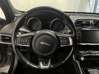 Jaguar XE XE Sedan 2.0 D E-Performance 16V (204DTD(AJ20D4)) [120kW]  (03-2015/..=
=2E) picture 25