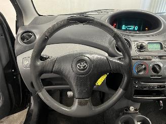 Toyota Yaris Yaris (P1) Hatchback 1.3 16V VVT-i (2SZFE) [63kW]  (08-1999/11-2005) picture 16