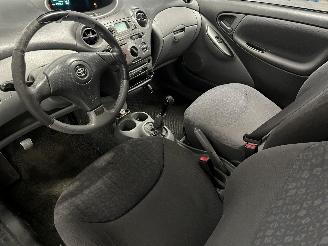 Toyota Yaris Yaris (P1) Hatchback 1.3 16V VVT-i (2SZFE) [63kW]  (08-1999/11-2005) picture 10