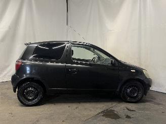 Toyota Yaris Yaris (P1) Hatchback 1.3 16V VVT-i (2SZFE) [63kW]  (08-1999/11-2005) picture 7