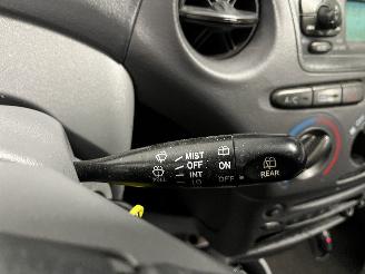 Toyota Yaris Yaris (P1) Hatchback 1.3 16V VVT-i (2SZFE) [63kW]  (08-1999/11-2005) picture 13