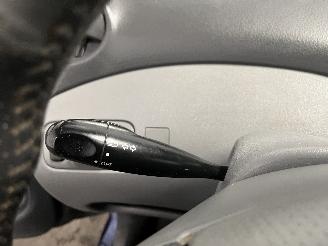 Toyota Yaris Yaris (P1) Hatchback 1.3 16V VVT-i (2NZFE) [63kW]  (08-1999/11-2005) picture 23