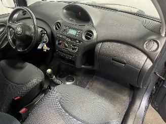 Toyota Yaris Yaris (P1) Hatchback 1.3 16V VVT-i (2SZFE) [64kW]  (04-2002/09-2005) picture 15