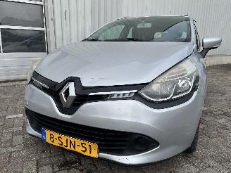 skadebil auto Renault Clio Clio IV Estate/Grandtour (7R) Combi 5-drs 1.5 Energy dCi 90 FAP (K9K-6=
08(K9K-B6)) [66kW]  (11-2012/08-2021) 2013/10