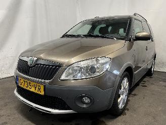 krockskadad bil auto Skoda Roomster Roomster (5J) MPV 1.2 TSI (CBZA) [63kW]  (03-2010/05-2015) 2012/10